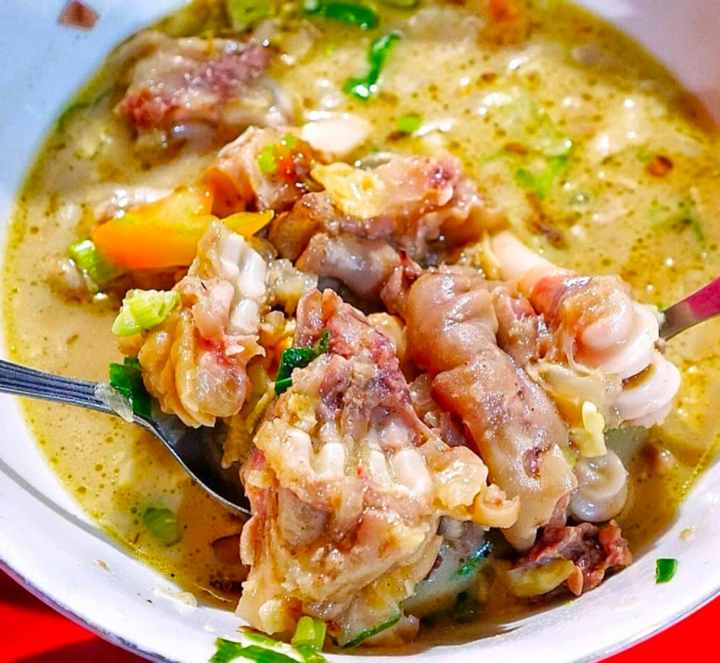 Sop Kaki Kambing ROKY: Rasa yang Menggigit Jiwa di Jantung Cilacap